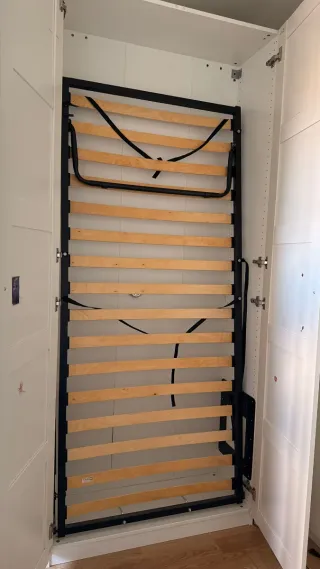 Armario blanco de madera