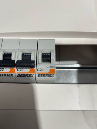 DEBFLEX - Armario eléctrico preequipado