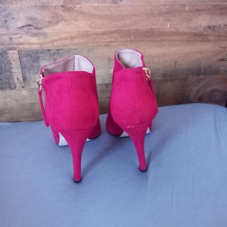 Botines tacón alto rosa