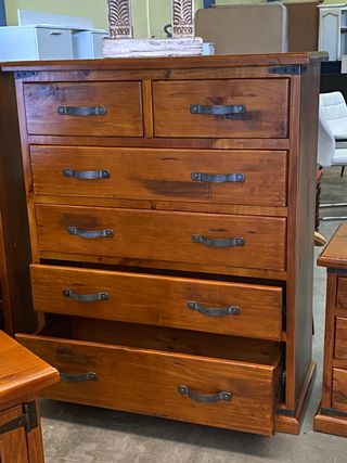 COMODA ALTA DE MADERA RESISTENTE NUEVA 5 CAJONES