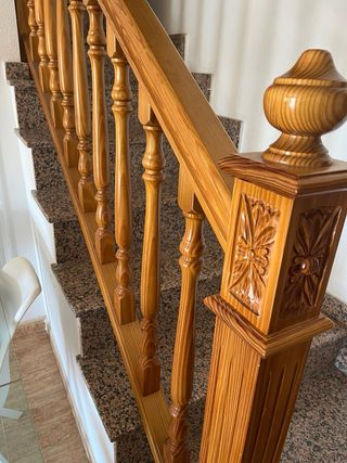Barandilla de madera para escaleras