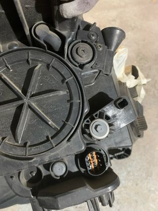 Faro Izquierdo Kia Carens