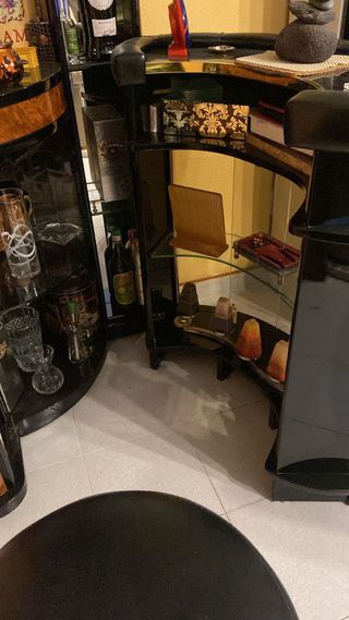 Mobile angolare vintage in legno e vetro