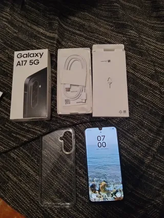 Samsung A17 5G con accesorios
