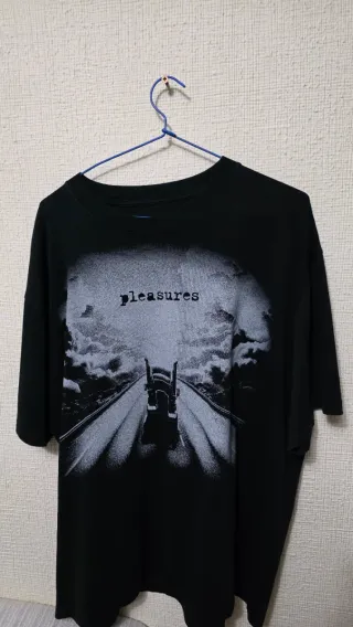 Camiseta Pleasures Negra Talla L