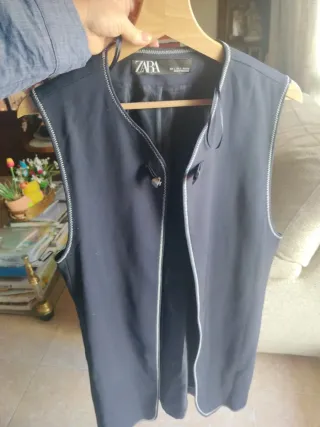 Levita mujer Zara negra