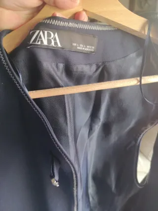 Levita mujer Zara negra