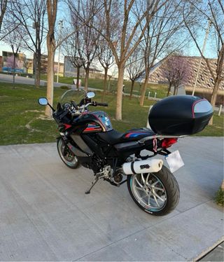 BMW F 800 GT Negra y Morada