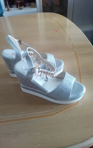 Sandalias brillos plataforma