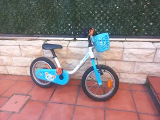 Bicicleta infantil BTWIN blu e bianca