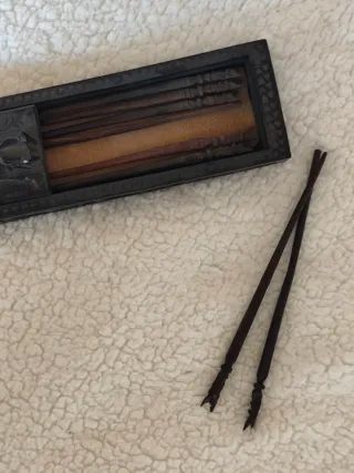 Palillos chinos de madera tallada a mano