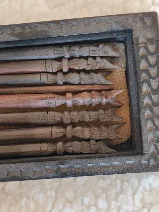 Palillos chinos de madera tallada a mano