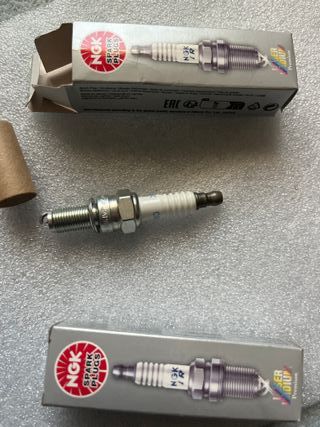 2 Bujías NGK Iridium CR8EIB-10  Lascomprepor error