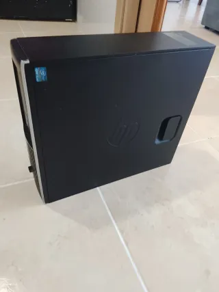 Torre HP Negra con Tarjeta Mejorada