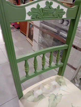 Silla vintage tapizada floral