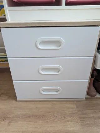 Cuna convertible en Dormitorio con cambiador