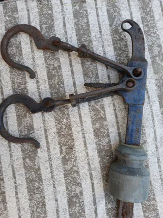 Balanza romana antigua de hierro