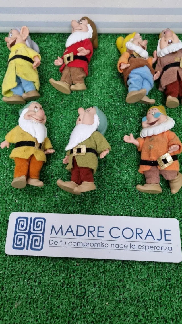 7 Figuras de los 7 Enanitos de Disney.