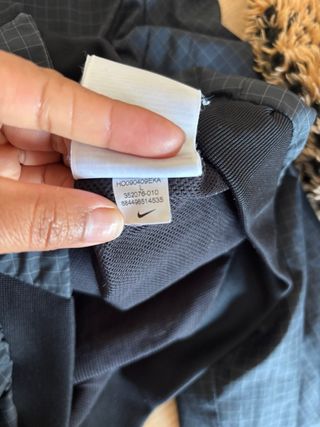 Chaqueta Nike gris a cuadros