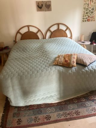 2 letti singoli con base a doghe e materassi