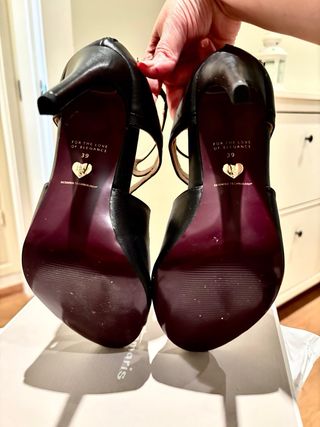 Sandalia Piel Negra,similar modelo Lang Jimmy Choo