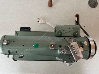 Máquina de coser Refrey 427 con mesa