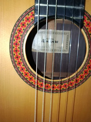 Guitarra Almansa Abeto