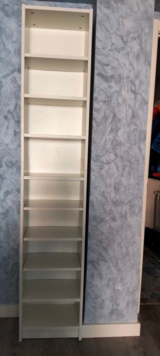 Estantería blanca de madera