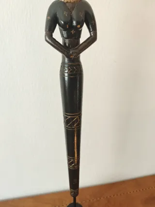 Figura africana mujer madera, 65 cm
