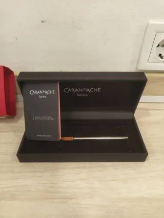 Bolígrafo Caran d'Ache Leman Slim Negro