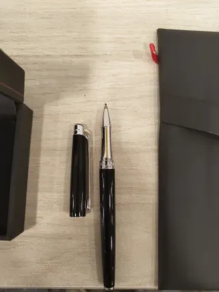 Bolígrafo Caran d'Ache Leman Slim Negro