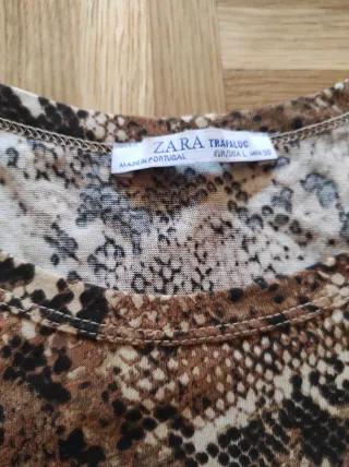 Camiseta Zara Estampado Serpiente