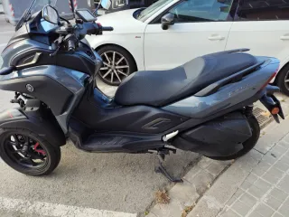 Yamaha Tricity 300 gris