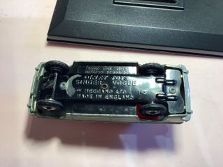 Coche Singer Vogue 1/43 Dinky Toys