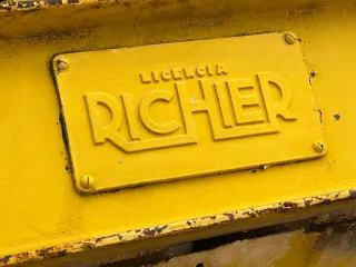 Machacadora de escombros fija.