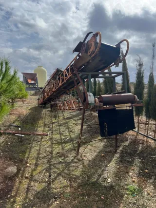 Machacadora de escombros fija.