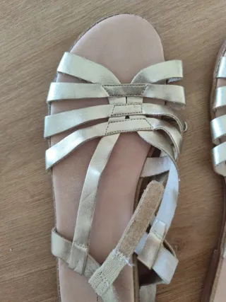 Sandalias Zara doradas