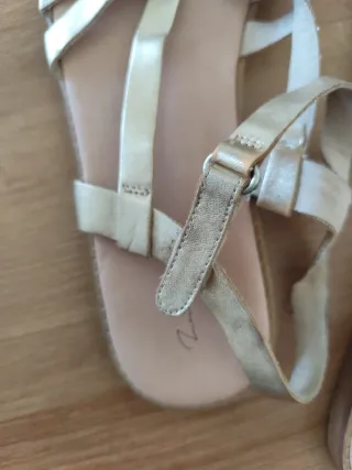 Sandalias Zara doradas