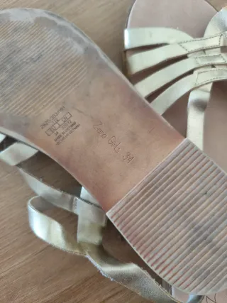 Sandalias Zara doradas