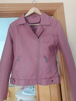 Cazadora polipiel rosa