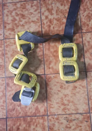 Traje neopreno con capucha y aletas y cinturon