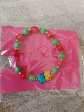 Pulsera hecha a mano con abalorios