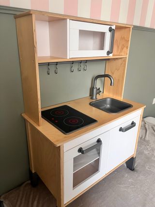 Cocina Juguete IKEA. (Regalo ollas y comidita)