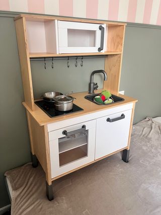 Cocina Juguete IKEA. (Regalo ollas y comidita)