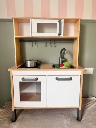 Cocina Juguete IKEA. (Regalo ollas y comidita)