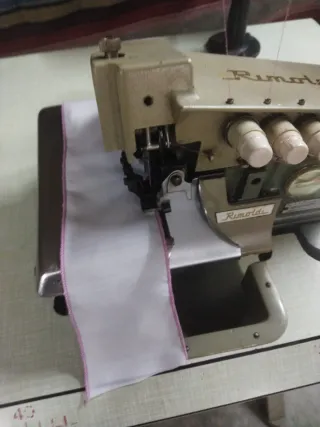 Máquina remalladora Rimoldi 3 hilos