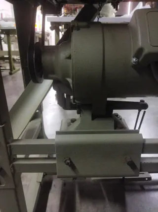 Máquina remalladora Rimoldi 3 hilos