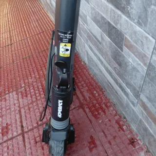 Patinete eléctrico negro