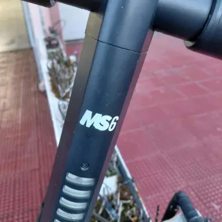 Patinete eléctrico negro