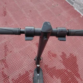 Patinete eléctrico negro